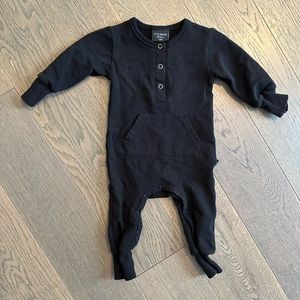 Little bipsy black snap romper